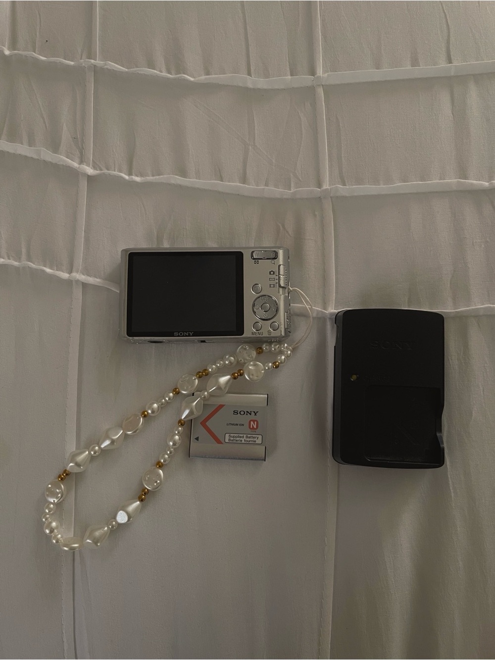 Sony Silver Cyber-shot Compact Digital Camera with Charger and Battery - Picture 2 of 6